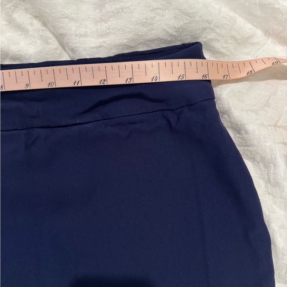 Crown & Ivy Navy Blue Scalloped Hem Elastic Waist Pull On Mini Skort - Picture 6 of 7